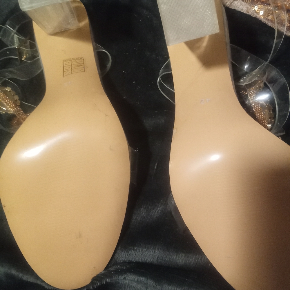 Beautiful Women heels sz 11